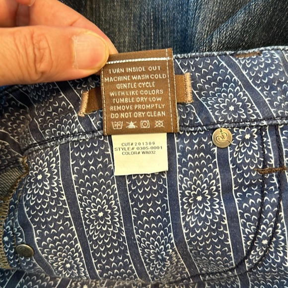 Paige Fairfax jean mini skirt, embroidered flap pockets, size 27 - Picture 12 of 12